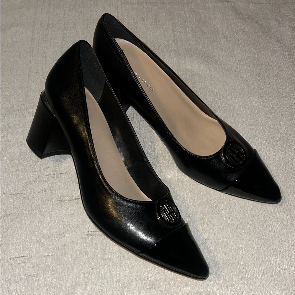 Tommy Hilfiger ‘Neysa’ Women’s Vintage Black Leather Block Heels w/ Logo Size 7